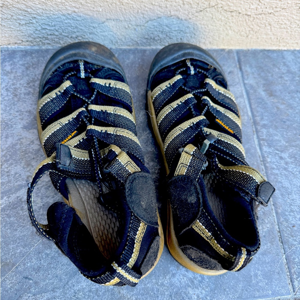 Keen little kids preschool waterproof sandals size 3